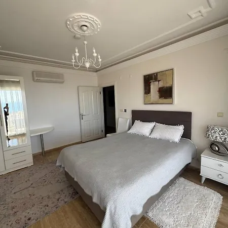 уютная с шикарным панорамным видом Apartament