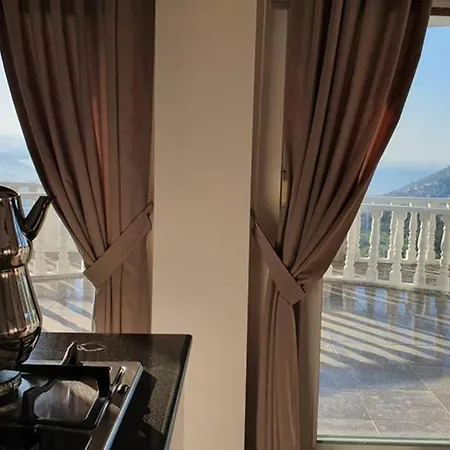 уютная с шикарным панорамным видом Apartmán *